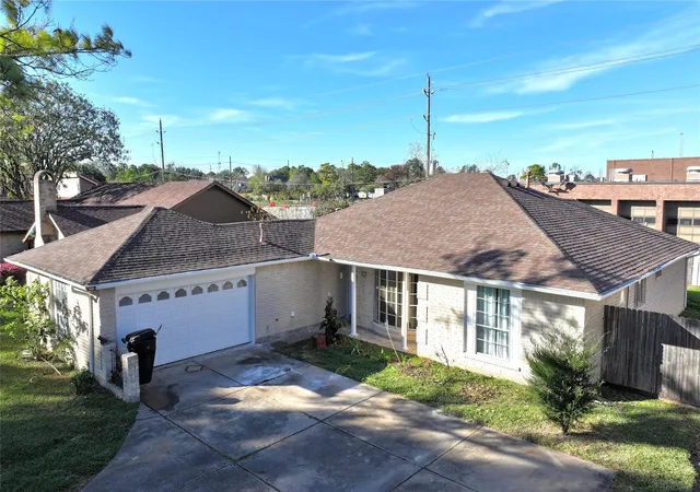 Photo 2 of Sale Pending at 5702 Arncliffe Dr, Houston, TX 77088 | MLS# 75978962 | Listing updated on 2026-09-17