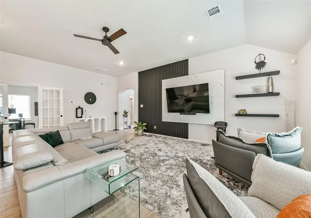 Photo 3 of House for sale at 248 Eagleville Dr, Alvin, TX 77511 | MLS# 70900469 | Listing updated on 2026-09-08