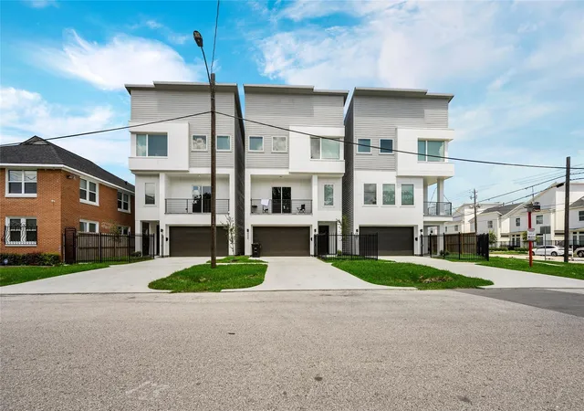 1st image of 2102 Live Oak St, Houston, TX 77003 | MLS# 5338773