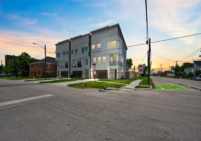 22nd image of 2102 Live Oak St, Houston, TX 77003 | MLS# 5338773