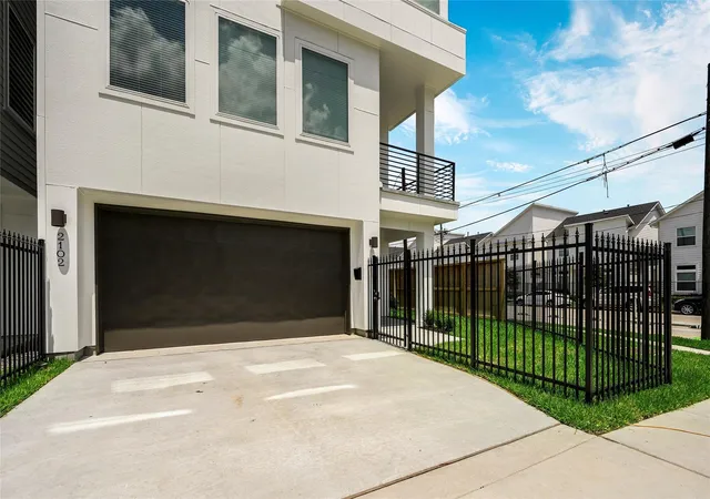 2nd image of 2102 Live Oak St, Houston, TX 77003 | MLS# 5338773