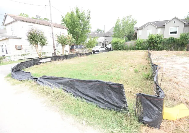 Photo 4 of Land for sale at 4401 Allen St, Houston, TX 77007 | MLS# 43202252 | Listing updated on 2026-05-31