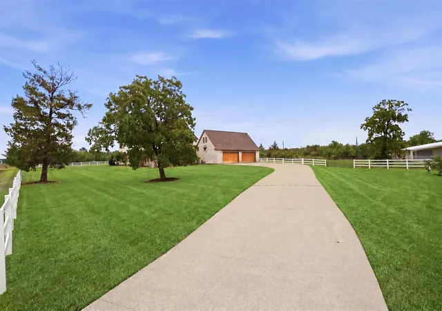 2nd image of 4350 Skylane Dr, Beach City, TX 77523 | MLS# 79452044