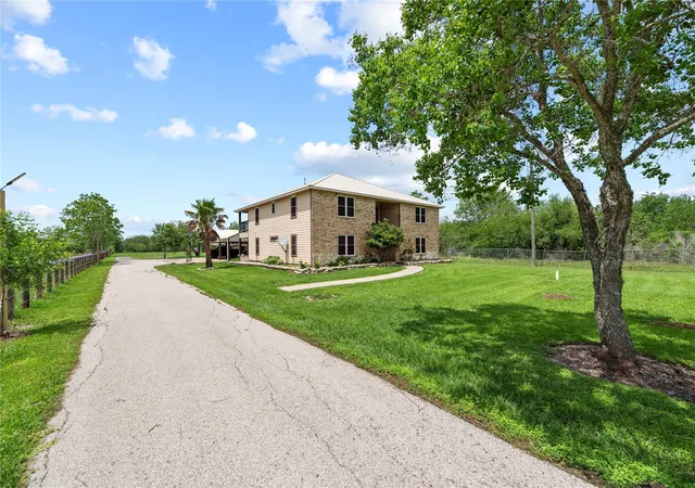2nd image of 523 Moore Bar Rd, Rosenberg, TX 77471 | MLS# 84475671