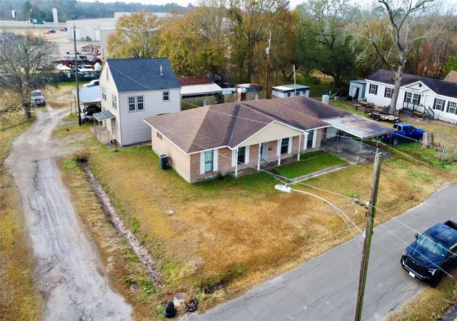Photo 3 of Sale Pending at 301 Travis St, Baytown, TX 77520 | MLS# 5714116 | Listing updated on 2026-09-03