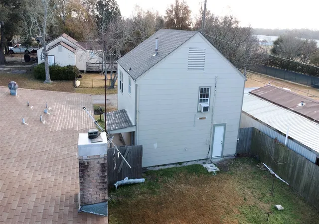 Listing Photo 5 - Condo for sale in building located at 301 Travis St, Baytown, TX 77520
