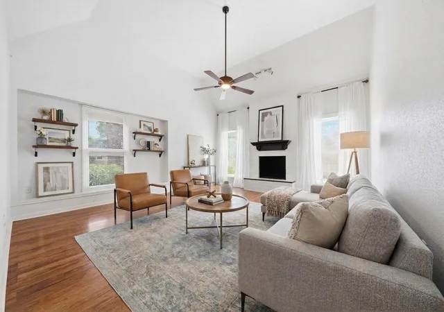 Photo 4 of Sale Pending at 518 Rozelle Ave, Sugar Land, TX 77498 | MLS# 91573226 | Listing updated on 2026-10-08