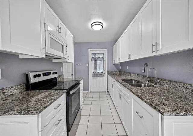 2nd image of 5146 Markwood Ln, Houston, TX 77053 | MLS# 91524735