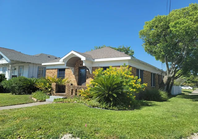 Photo 2 of Single family home for sale at 2301 45th Street, Galveston, TX 77550 | MLS# 77702262 | Listing updated on 2026-09-05