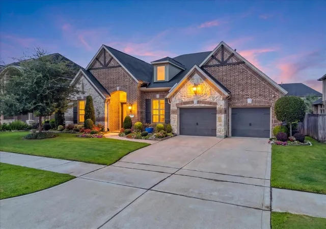 1st image of 5715 Balcones Ridge Ln, Houston, TX 77059 | MLS# 32439639
