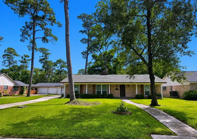 1st image of 3040 Longwood Ln, Dickinson, TX 77539 | MLS# 2951986