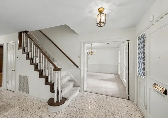 Photo 2 of Sale Pending at 103 Beaver Tail Point, Houston, TX 77024 | MLS# 85260041 | Listing updated on 2026-09-11