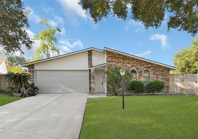 Single family home for sale at 15802 Ironfork Dr, Houston, TX 77053 | MLS# 21485695