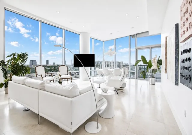 1st image of 2727 Kirby Dr #10E, Houston, TX 77098 | MLS# 2198724