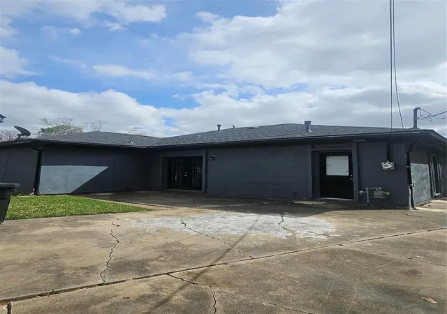 13th image of 2012 Sunset Ct N, League City, TX 77573 | MLS# 54229679