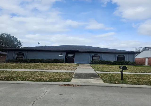 1st image of 2012 Sunset Ct N, League City, TX 77573 | MLS# 54229679