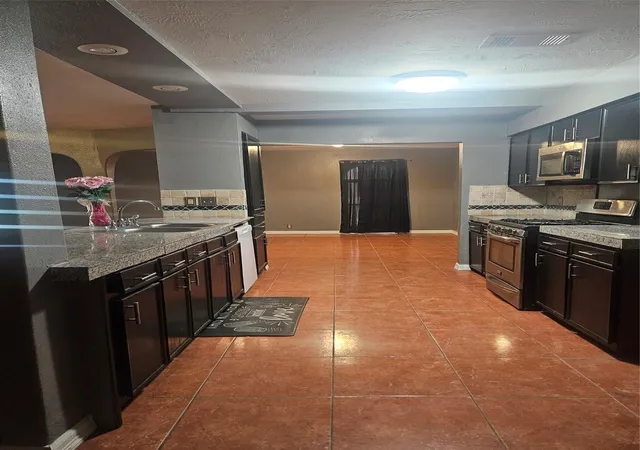 5th image of 2012 Sunset Ct N, League City, TX 77573 | MLS# 54229679