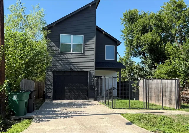 2nd image of 2417 Noble St, Houston, TX 77026 | MLS# 40217889