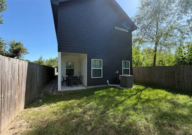 5th image of 2417 Noble St, Houston, TX 77026 | MLS# 40217889