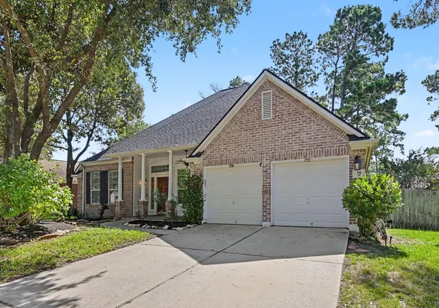 Photo 1 of Sale Pending at 14 S Rambling Ridge Pl, Conroe, TX 77385 | MLS# 90809964 | Listing updated on 2026-09-09