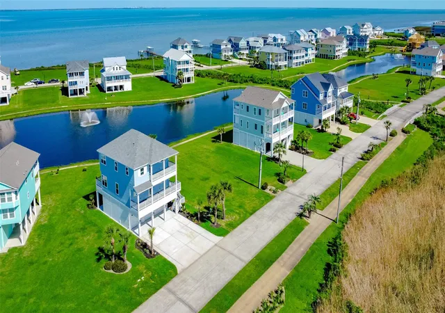5th image of 26830 Estuary Dr, Galveston, TX 77554 | MLS# 94425779