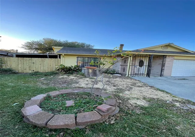 Photo 2 of Single family home for sale at 11907 E Marsham Cir, Houston, TX 77066 | MLS# 14463619 | Listing updated on 2026-06-02