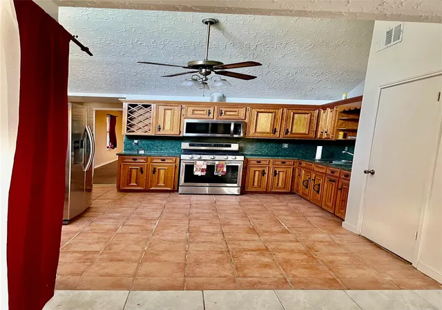 Photo 4 of Single family home for sale at 11907 E Marsham Cir, Houston, TX 77066 | MLS# 14463619 | Listing updated on 2026-06-02