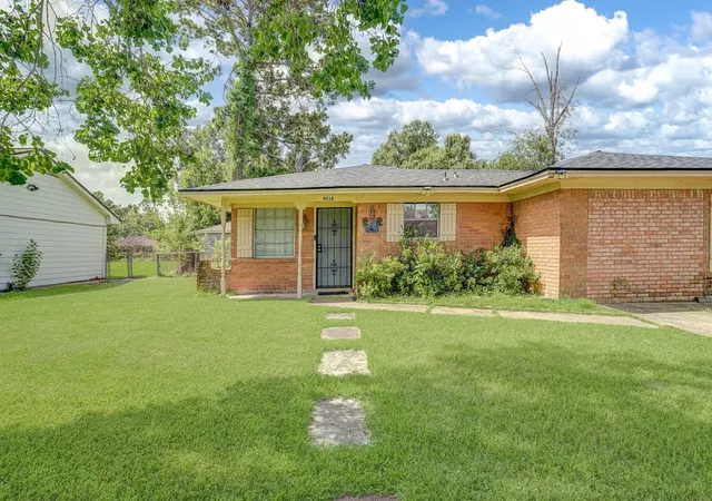 Photo 2 of Single family home for sale at 9318 Linda Vista Rd, Houston, TX 77078 | MLS# 75127934 | Listing updated on 2026-09-16