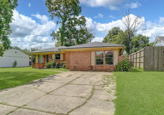 Photo 3 of Single family home for sale at 9318 Linda Vista Rd, Houston, TX 77078 | MLS# 75127934 | Listing updated on 2026-09-16