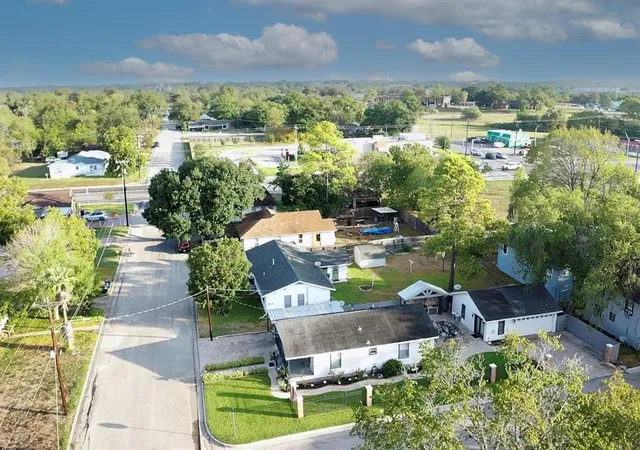 Photo 3 of Multi family home for sale at 1003 N Park St, Brenham, TX 77833 | MLS# 71565042 | Listing updated on 2026-09-17