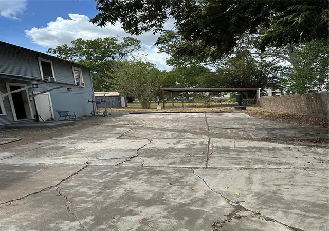 49th image of 1003 N Park St, Brenham, TX 77833 | MLS# 71565042