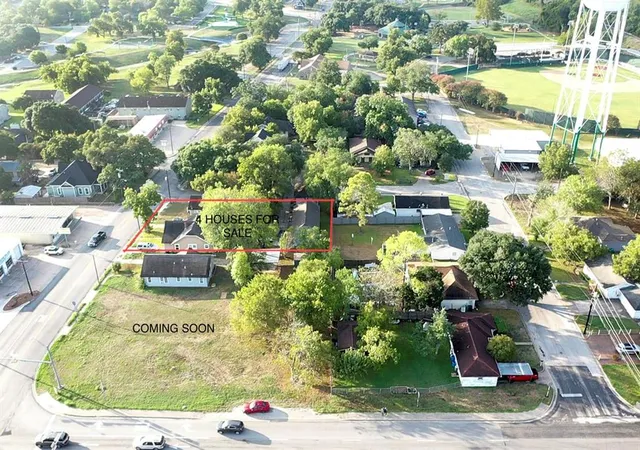 Photo 3 of Multi family home for sale at 1003 N Park St, Brenham, TX 77833 | MLS# 71565042 | Listing updated on 2026-09-17