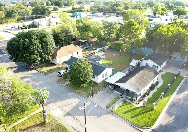 Photo 4 of Multi family home for sale at 1003 N Park St, Brenham, TX 77833 | MLS# 71565042 | Listing updated on 2026-09-17
