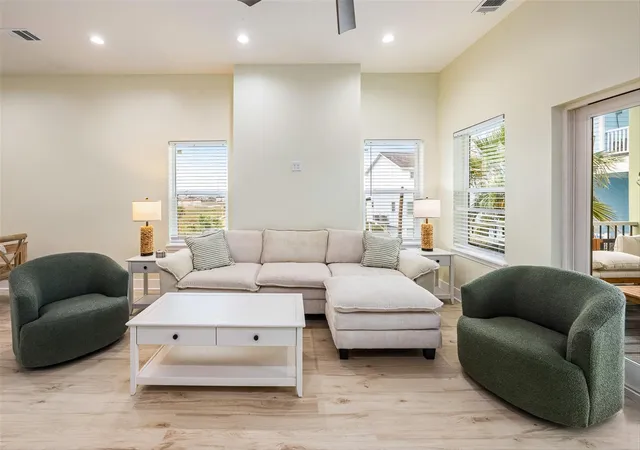 Photo 4 of Single family home for sale at 11207 Schwartz Dr, Galveston, TX 77554 | MLS# 10074094 | Listing updated on 2026-08-05