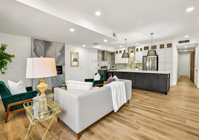 2nd image of 2829 Timmons Ln #211, Houston, TX 77027 | MLS# 36849561