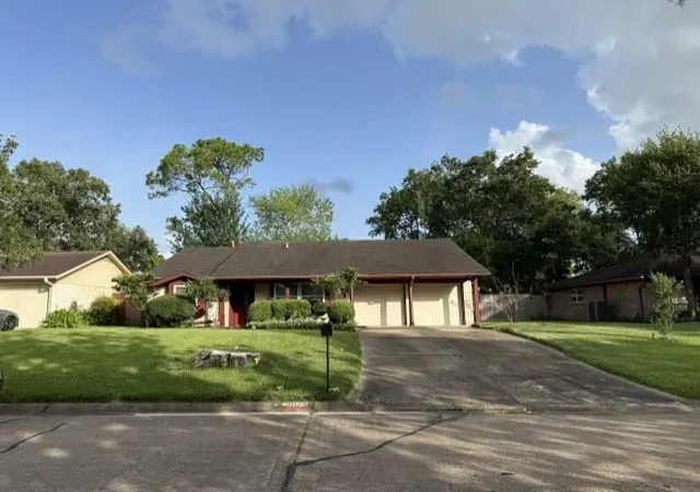 2nd image of 5111 Regal Pine Wy, Friendswood, TX 77546 | MLS# 83951388