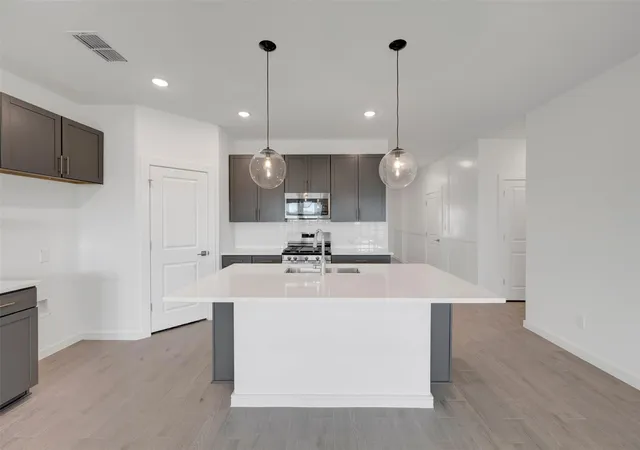 Photo 3 of Single family home for sale at 7711 Jade Crst Dr, Angleton, TX 77515 | MLS# 36794926 | Listing updated on 2026-09-20
