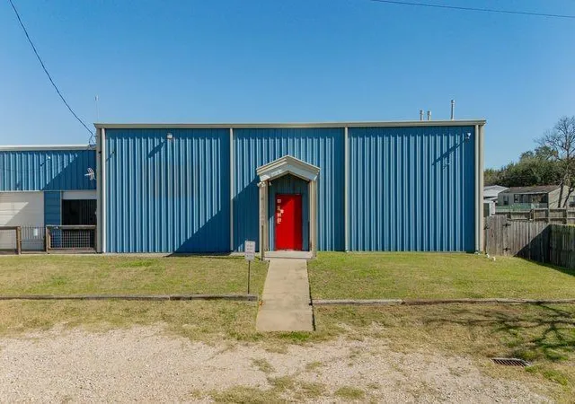 3rd image of 341 5Th St, Dickinson, TX 77539 | MLS# 43354284