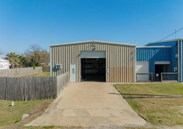4th image of 341 5Th St, Dickinson, TX 77539 | MLS# 43354284