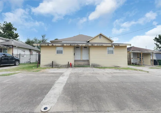 1st image of 7525 Canal St, Houston, TX 77012 | MLS# 49616371