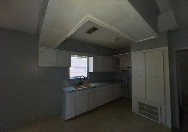 Photo 3 of Single family home for sale at 5109 Ave Q 1/2, Galveston, TX 77551 | MLS# 36210847 | Listing updated on 2026-06-22