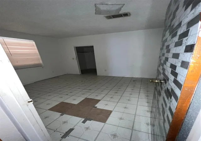 Photo 4 of Single family home for sale at 5109 Ave Q 1/2, Galveston, TX 77551 | MLS# 36210847 | Listing updated on 2026-06-22