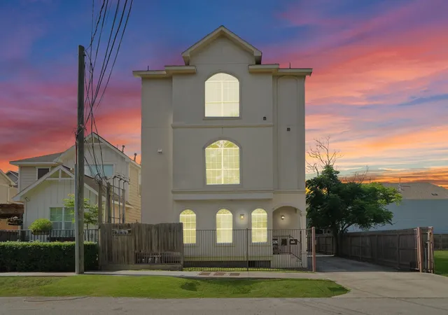3rd image of 5206 Petty St, Houston, TX 77007 | MLS# 77639458