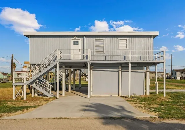 2nd image of 1019 Treaty Dr, Freeport, TX 77541 | MLS# 92318300