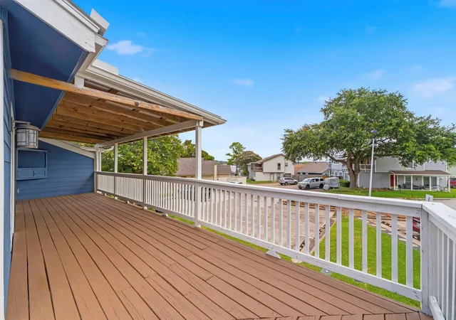 Photo 2 of Townhouse for sale at 130 April Point Dr N, Montgomery, TX 77356 | MLS# 24839977 | Listing updated on 2026-09-01