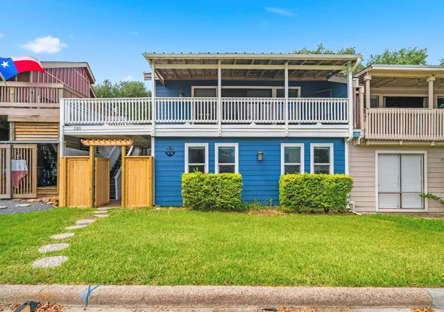 Photo 3 of Townhouse for sale at 130 April Point Dr N, Montgomery, TX 77356 | MLS# 24839977 | Listing updated on 2026-09-01