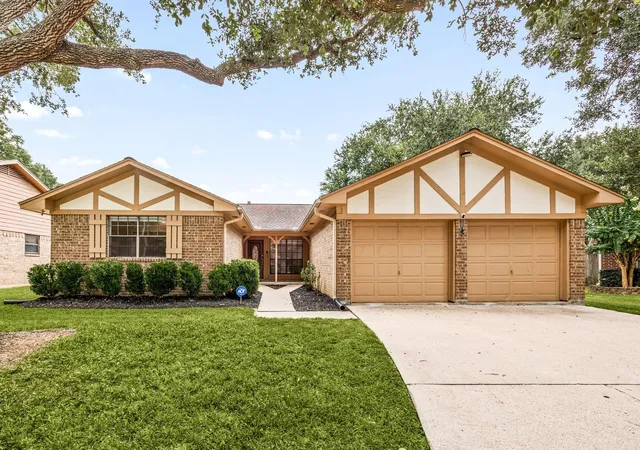 1st image of 2019 Franklin Cir, Rosenberg, TX 77471 | MLS# 76193237