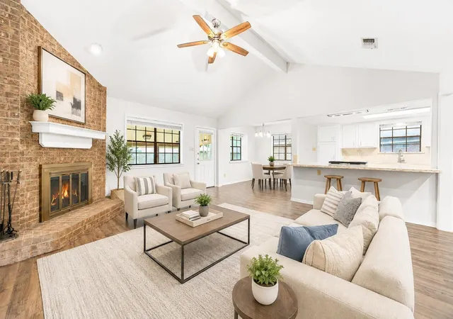 2nd image of 2019 Franklin Cir, Rosenberg, TX 77471 | MLS# 76193237