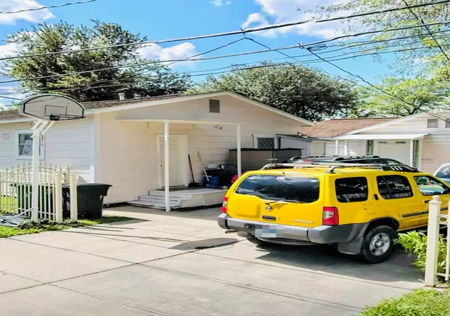 Listing Photo 4 - Condo for sale in building located at 4408 Edsee St, Houston, TX 77009