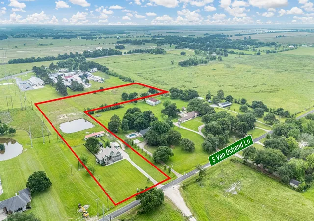 Homes for sale in Winnie, TX | 809 S Van Ostrand Ln, Winnie, TX 77665 | MLS# 81120880